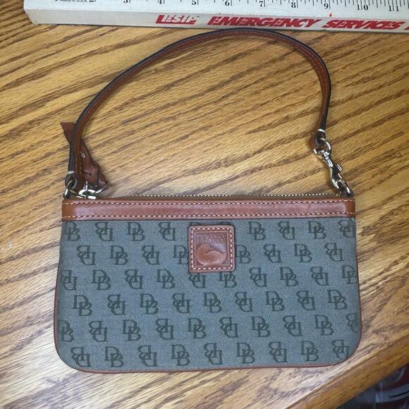 Dooney & Bourke Wallet Bag Width 9 inches Classic - Picture 1 of 6